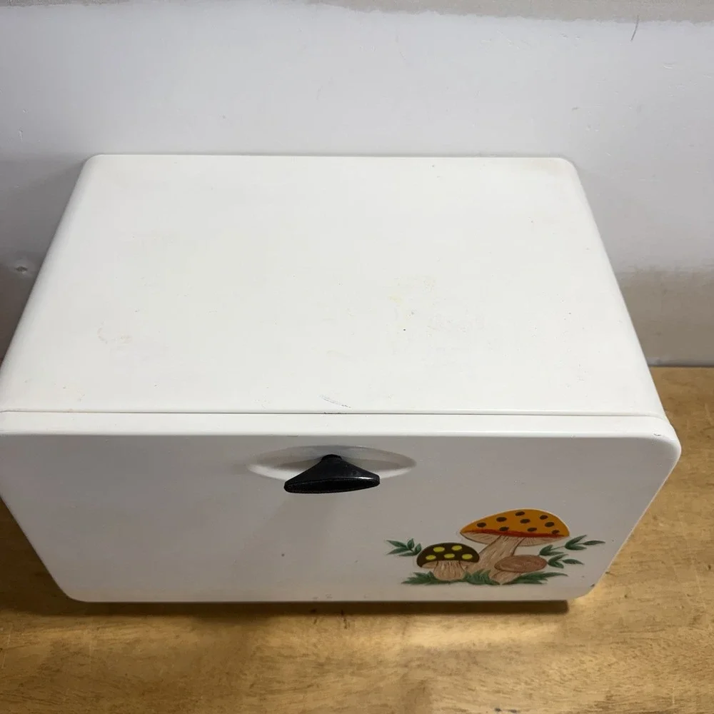 Vintage EKCO Mid Century Merry Mushroom Metal Kitchen Bread Box MCM 70s Cream